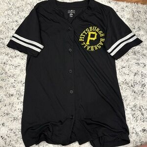 Super cute Pittsburgh pirates button up shirt!!